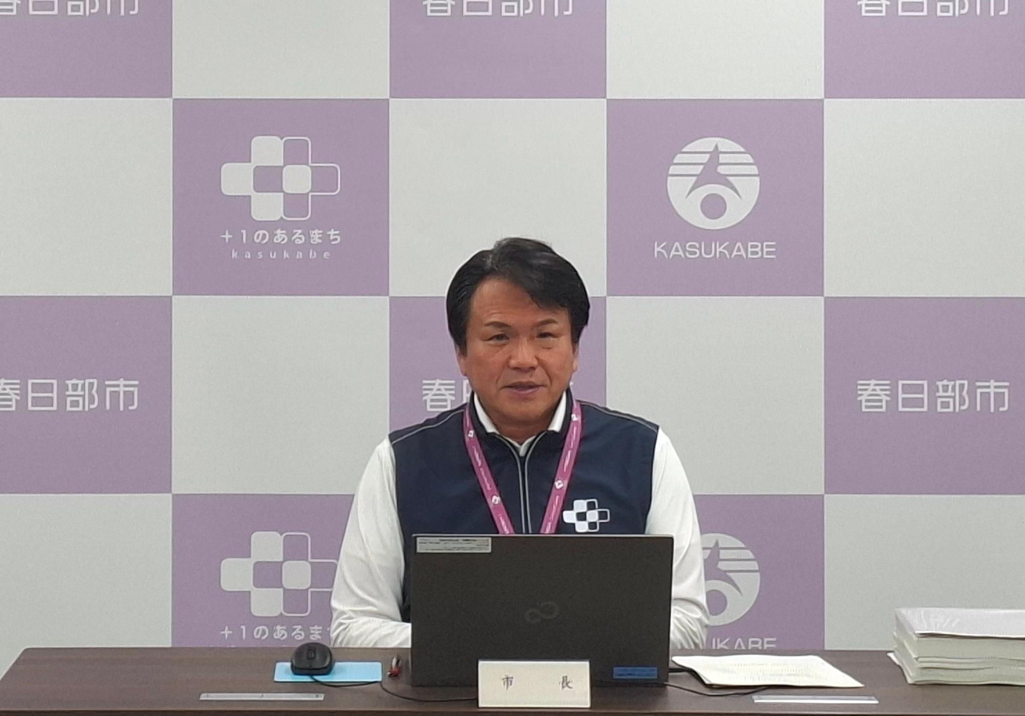 令和8年8月記者会見の市長の様子
