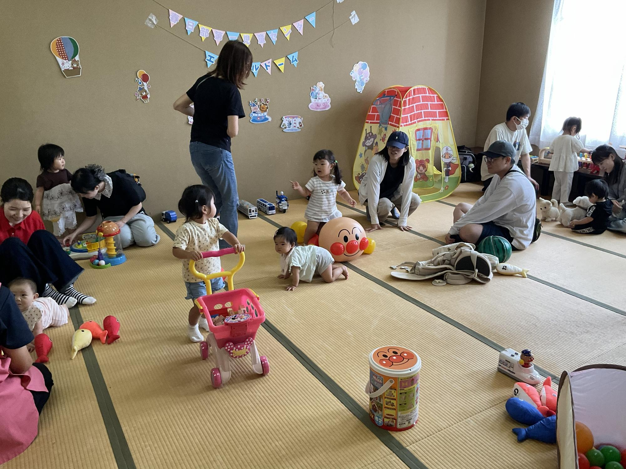 たくさんのおもちゃに囲まれて、楽しい時間を過ごしました。