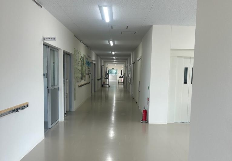 仮設校舎棟廊下