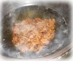 だしをとる様子