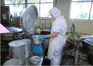 配缶の様子