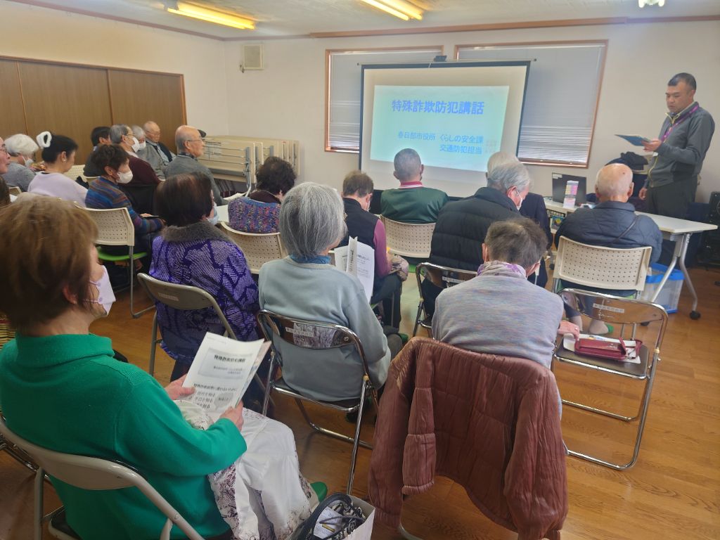 交通に関する講話をしているようす