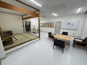 庄和高齢者憩いの家のロビーの写真。和室があります。