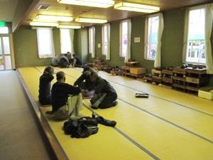教養娯楽室で囲碁将棋を楽しむ利用者たちの写真