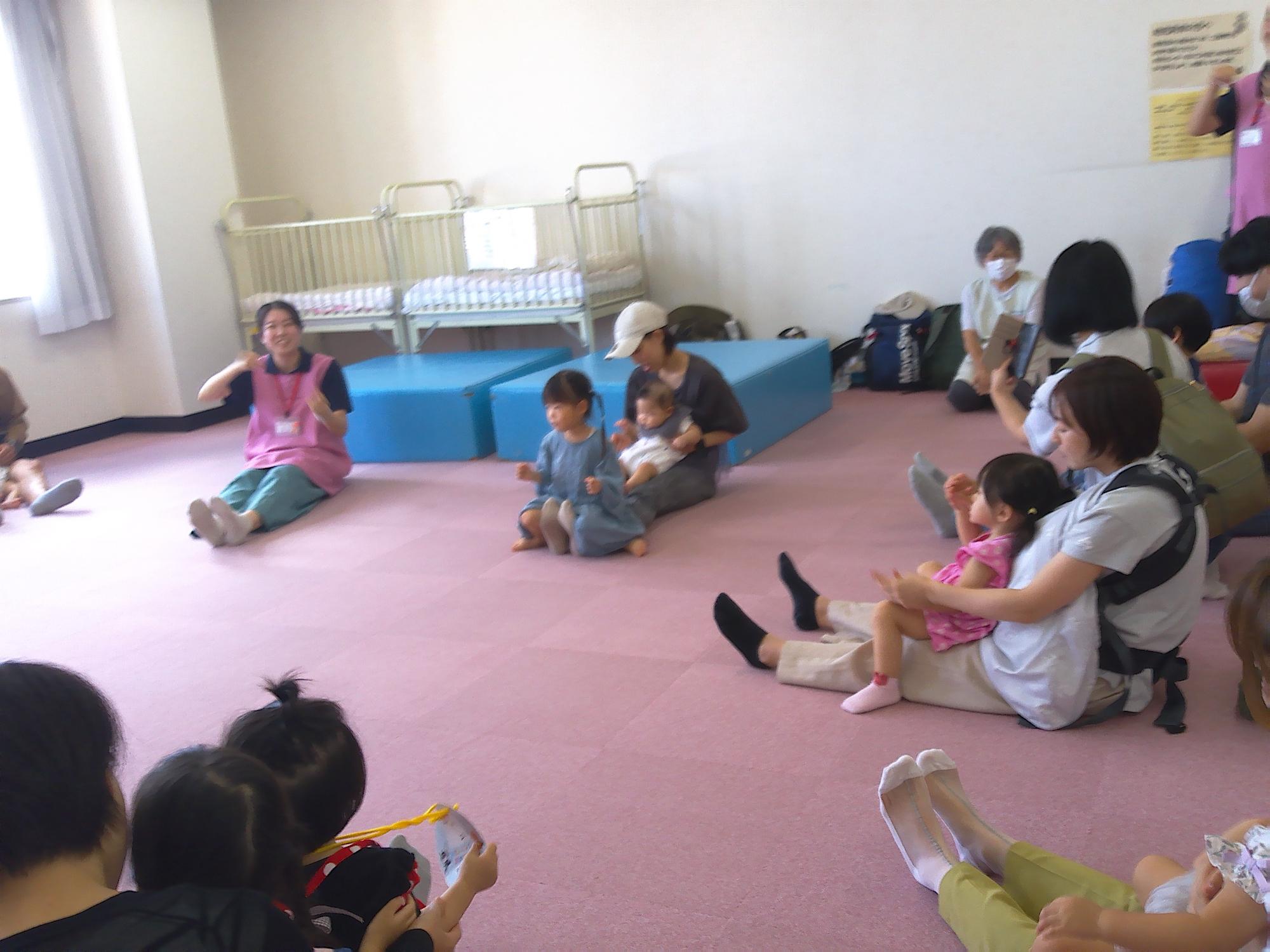 手遊びで楽しく過ごしました。