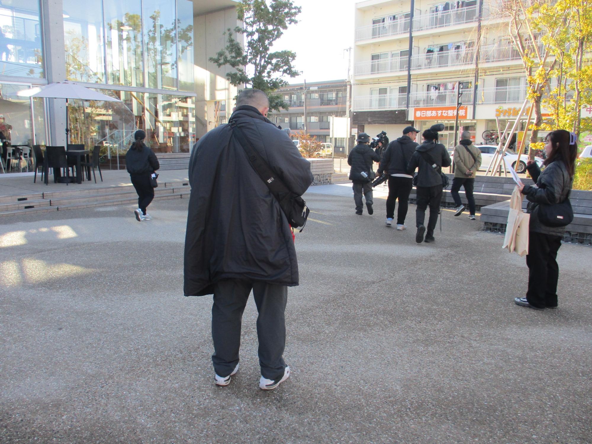 春日部市役所で撮影をしている写真