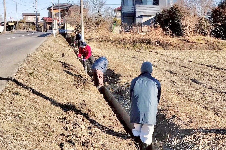 コンクリート水路の堀さらい