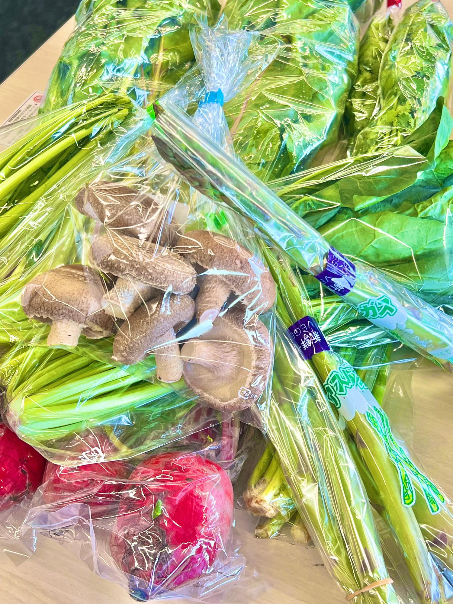 旬野菜を販売する様子