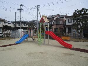リニューアル後の武里第6公園の遊具エリアに設置した複合遊具の写真