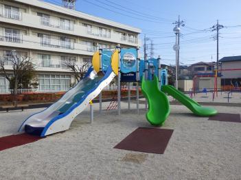 豊町第3公園に設置された複合遊具の外観の写真