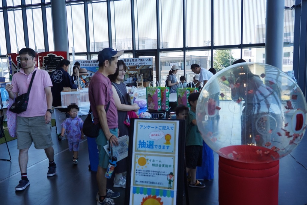 住宅会社によるブース出展（くじ引き）