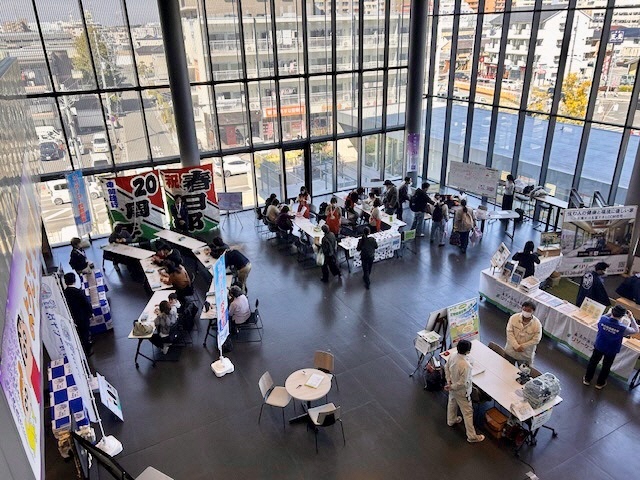 市役所の2階からの様子