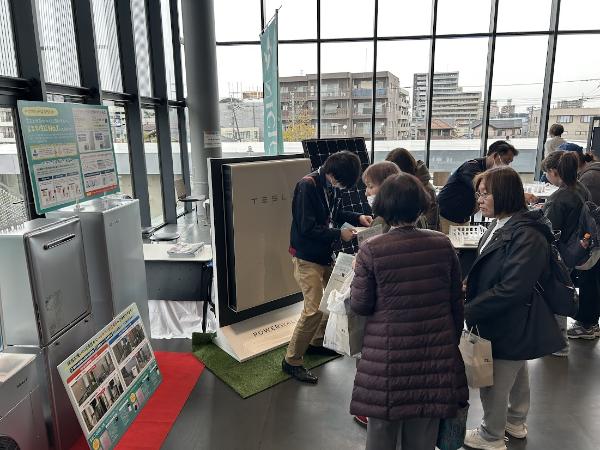 給湯器が展示された様子