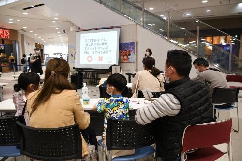 「株式会社ハウスドッグ」の講演「リフォームみんなで早出しクイズ」の様子