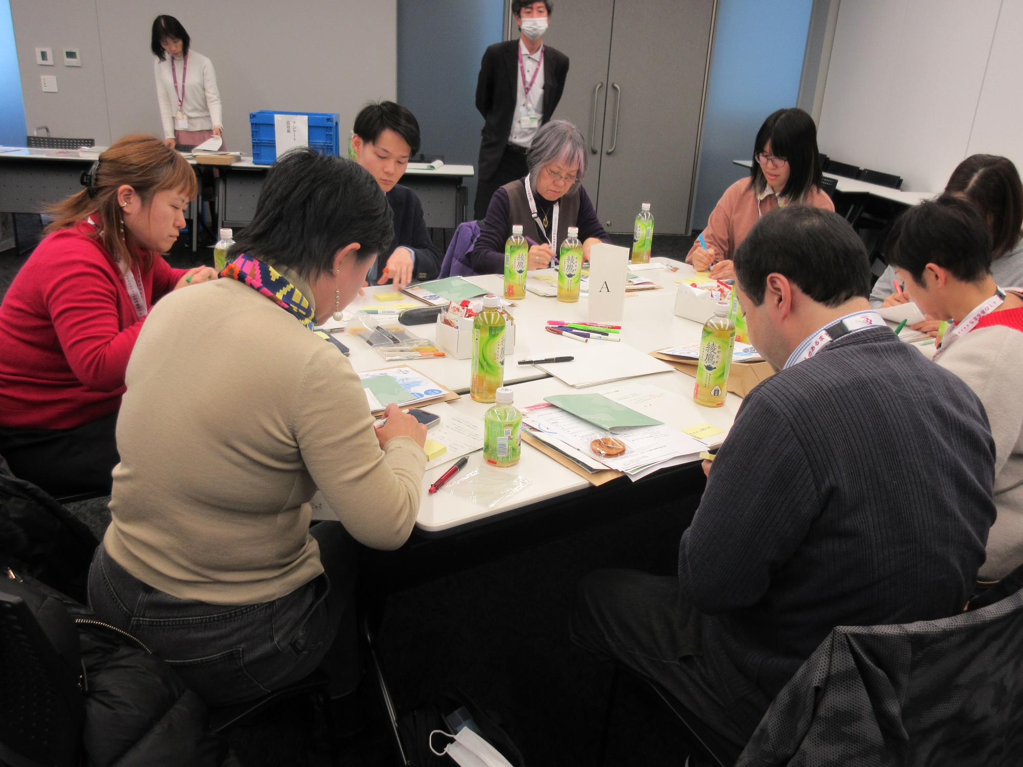 個人ワークに取り組むA班