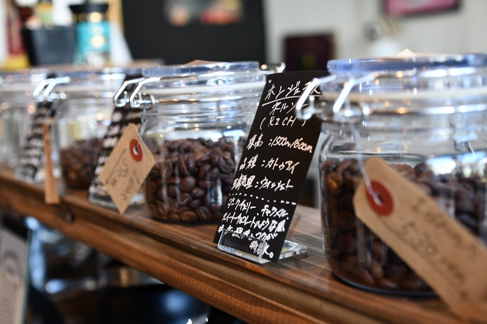 画像:オーサムコーヒースタンドに並べられているコーヒー豆