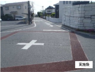 桜川小学校通学路に交差点枠と外側線を設置した写真