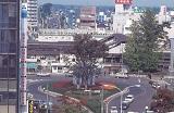 ビルの立ち並ぶ春日部駅西口ロータリーの写真