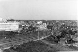 春日部駅西口から市街地を見渡せる上空からの白黒写真