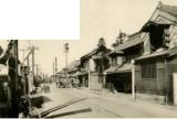 瓦の建物が並ぶ 昭和10年仲町の写真