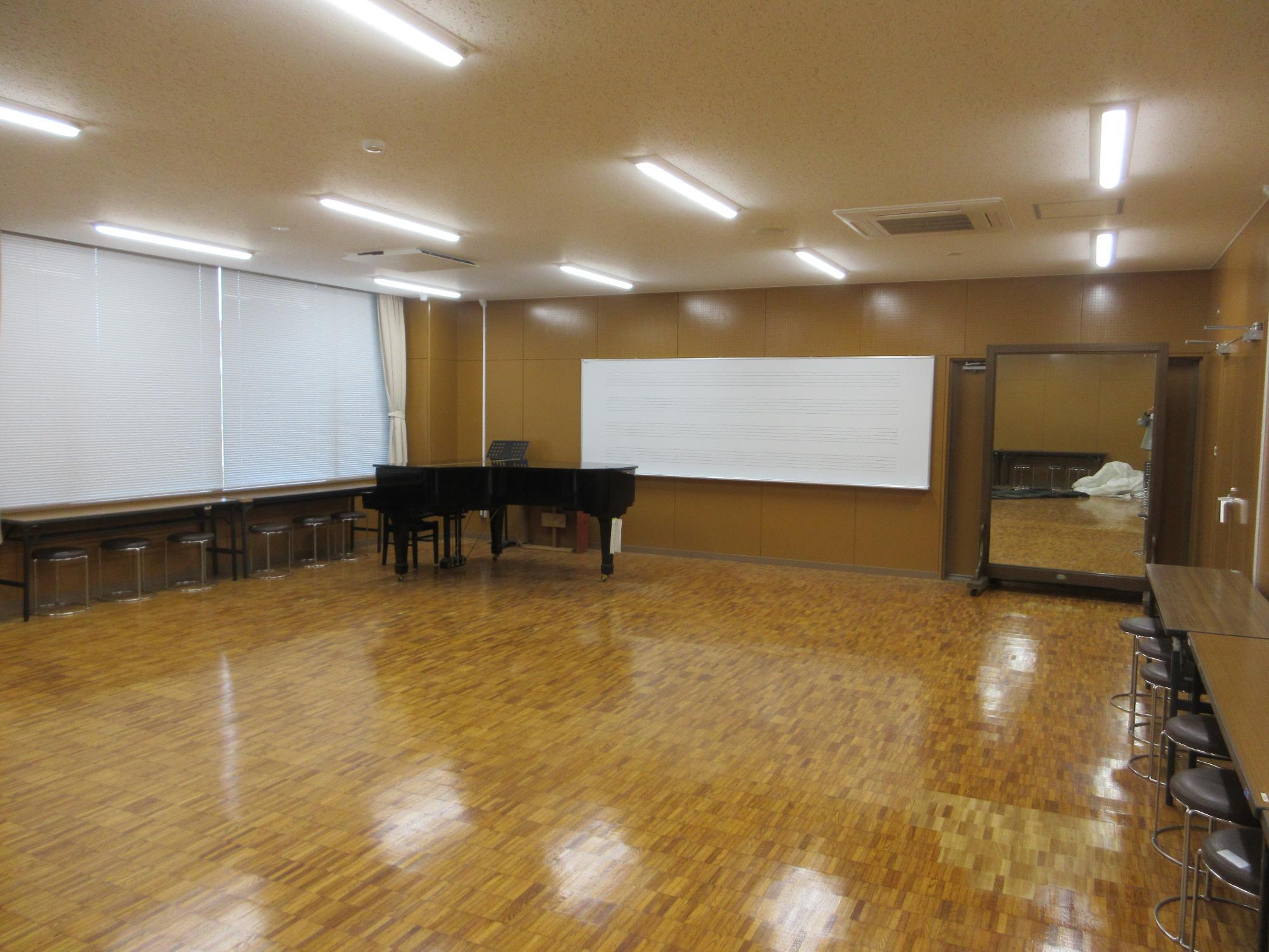 庄和市民センター正風館1階の音楽室内部の写真