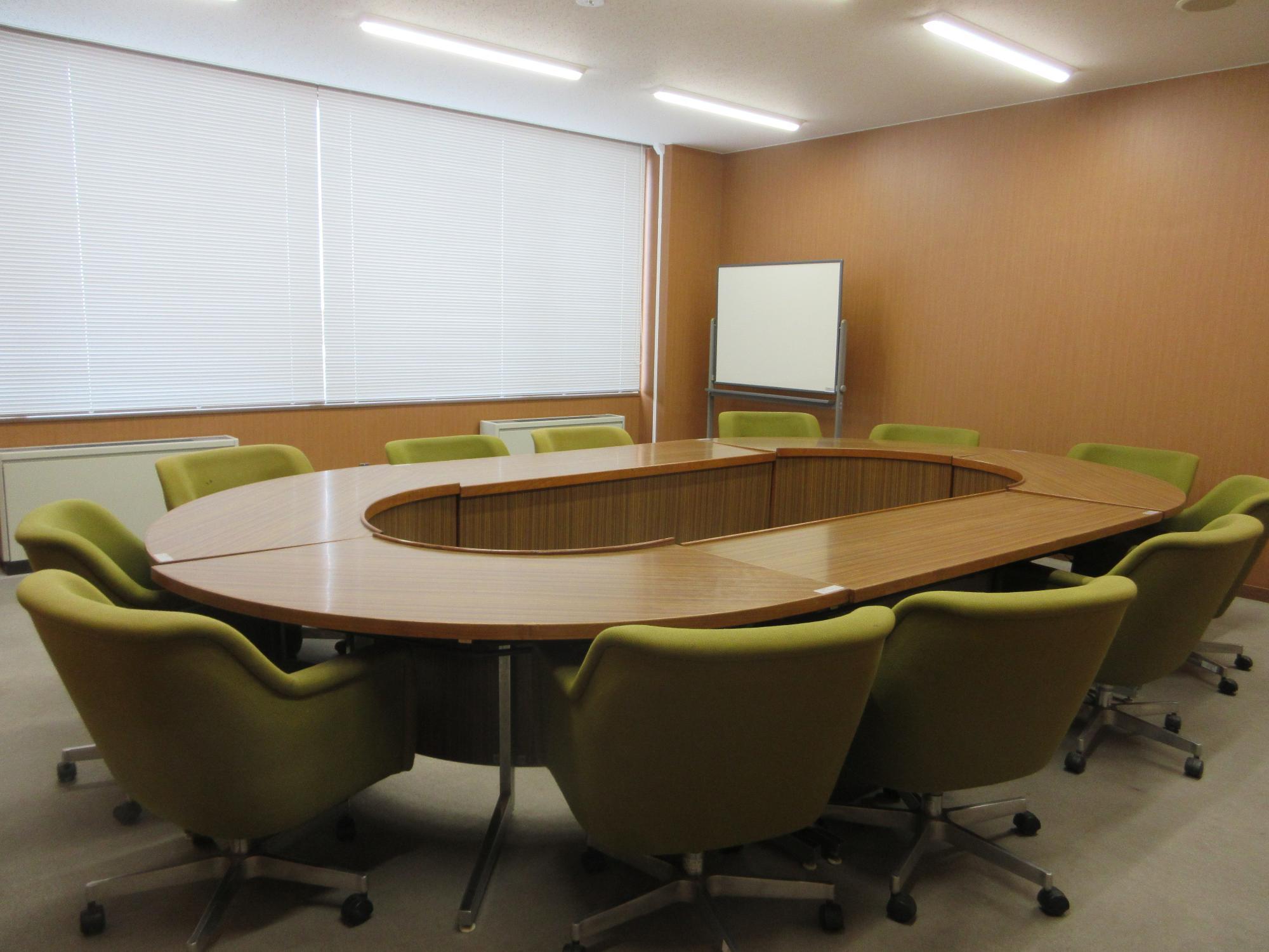 庄和市民センター正風館3階の小会議室内部の写真