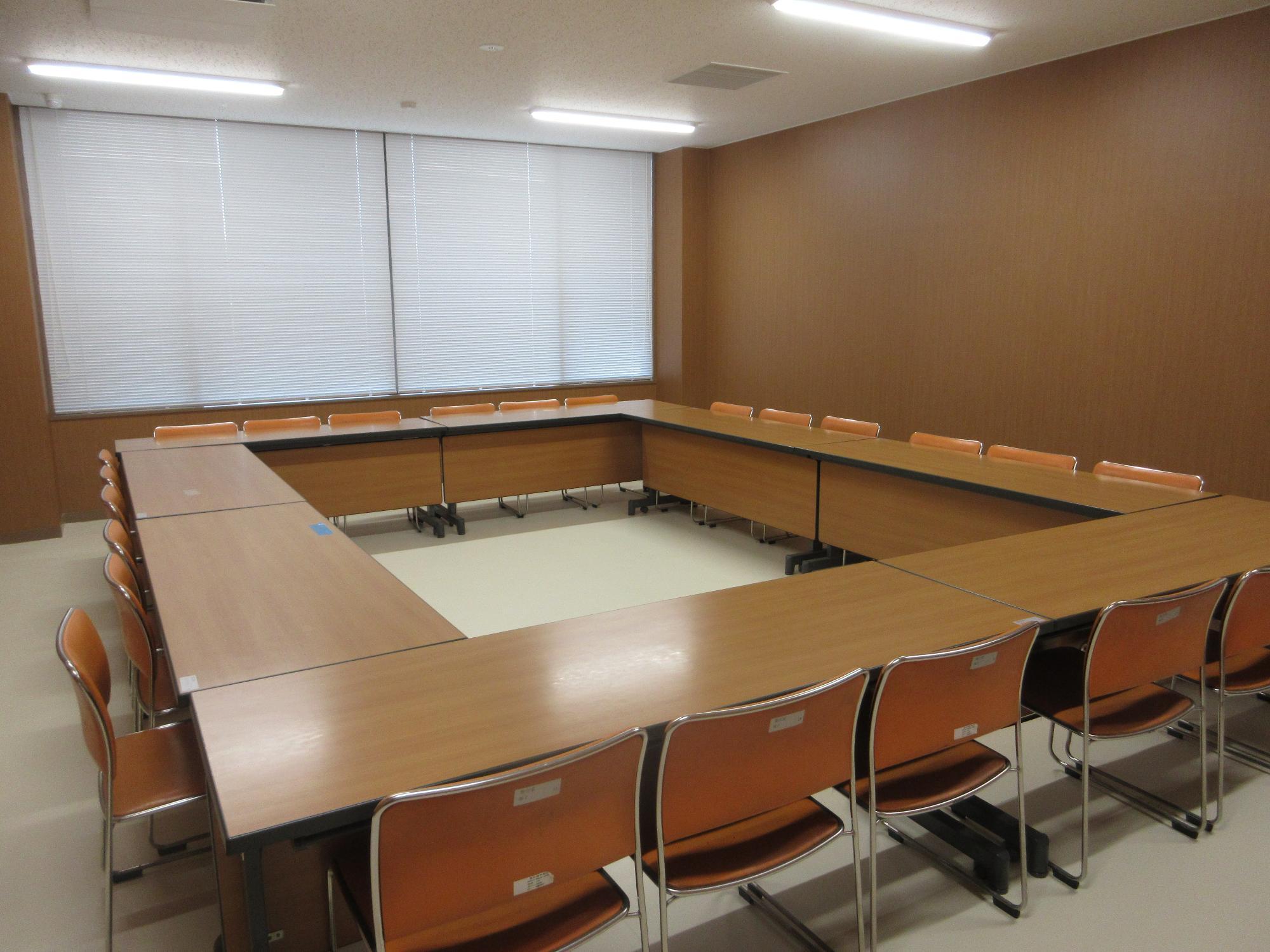 庄和市民センター正風館1階の集会室内部の写真