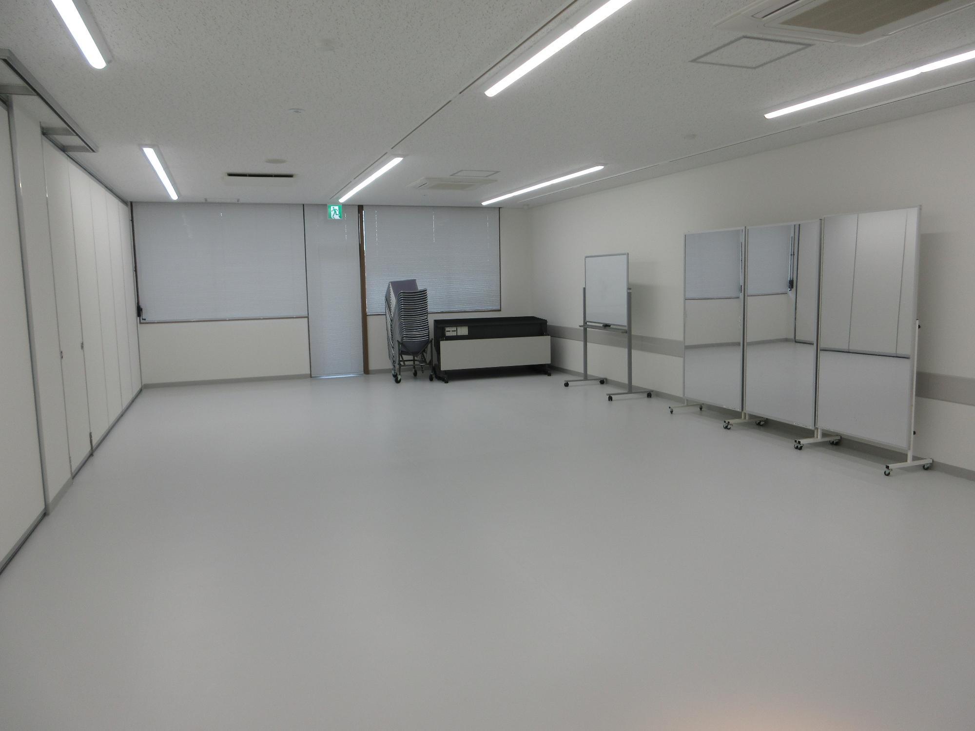 庄和市民センター正風館2階の多目的室（1）内部の写真