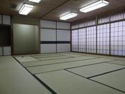 畳の部屋に障子戸が用意されている武里地区公民館和室の写真