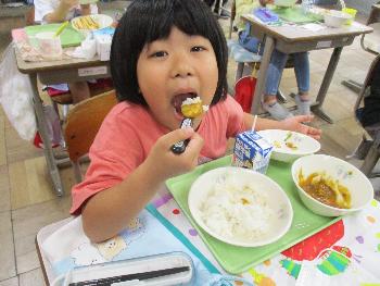 学校給食の様子