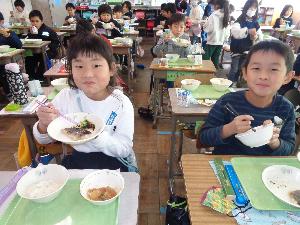 学校給食の様子