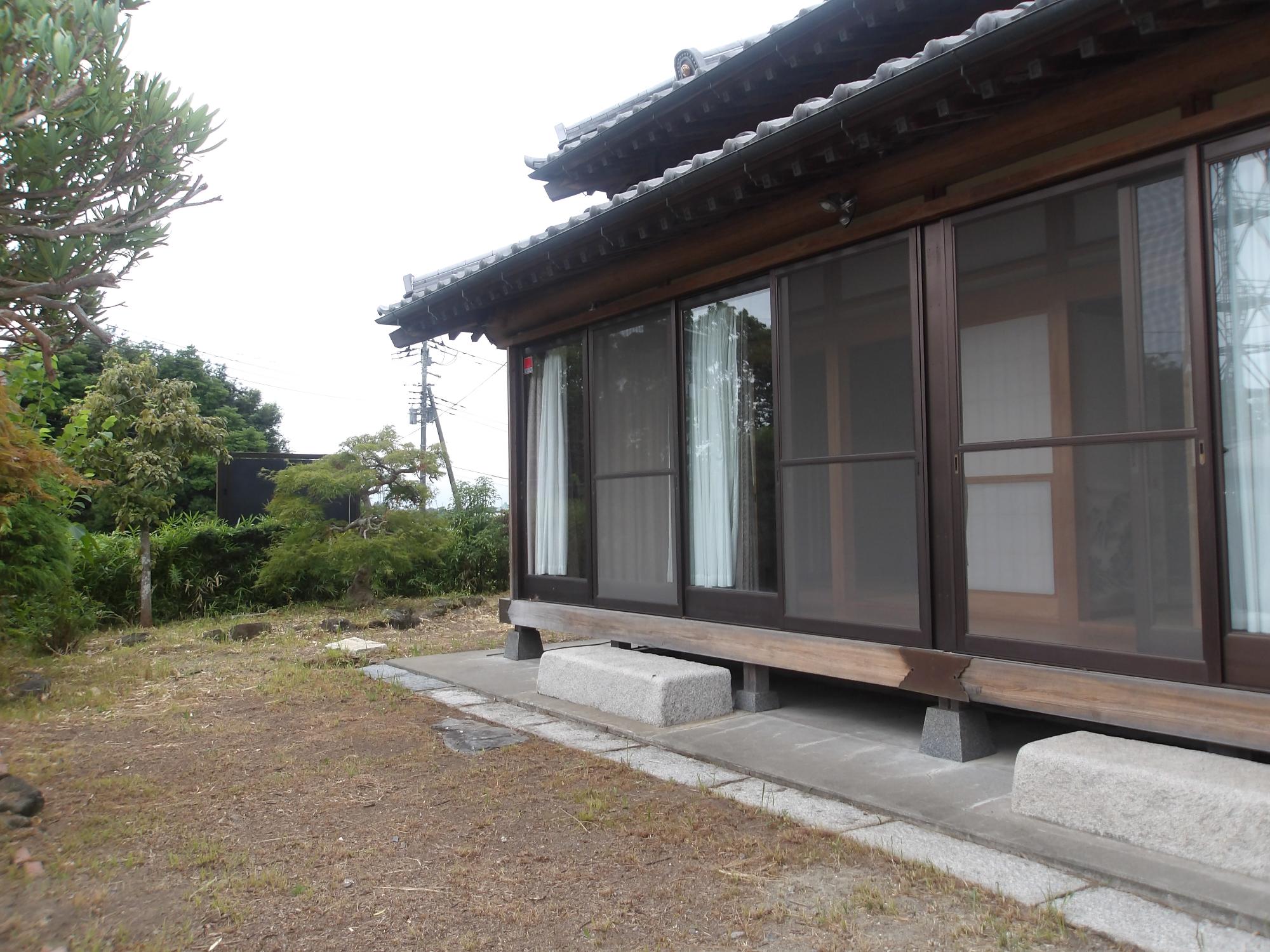 お庭も広く縁側も